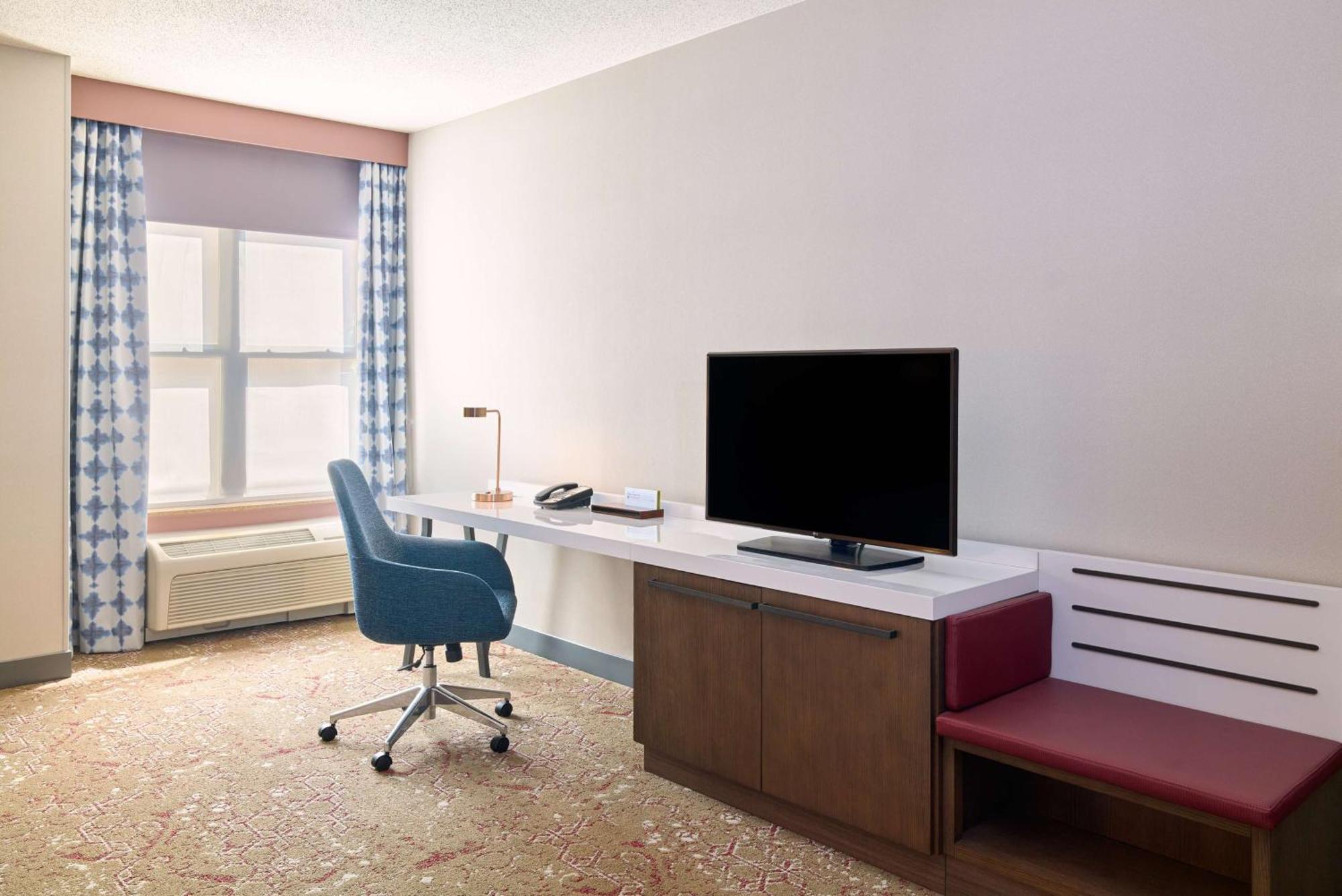 Hilton Garden Inn Bloomington Exteriör bild