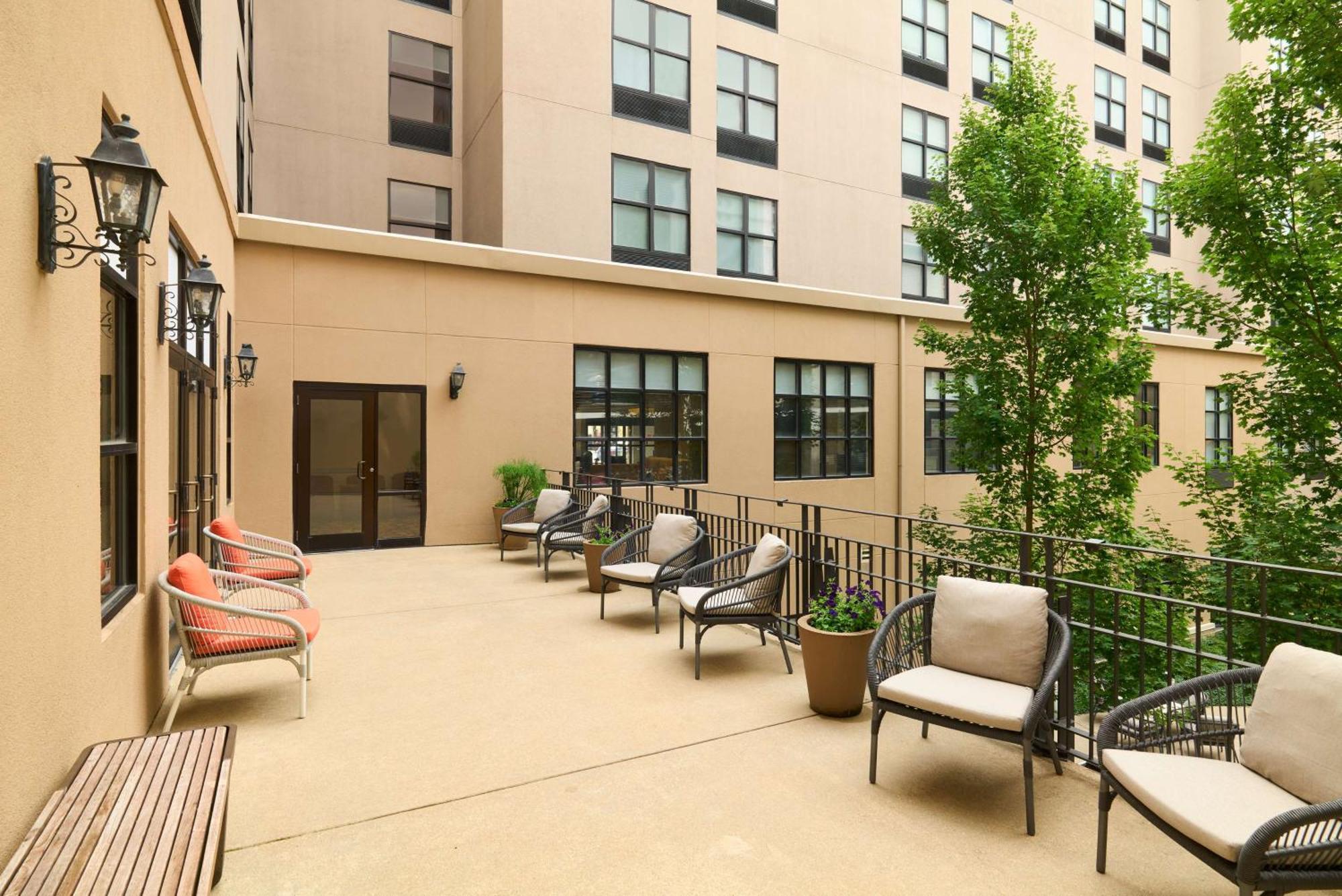 Hilton Garden Inn Bloomington Exteriör bild