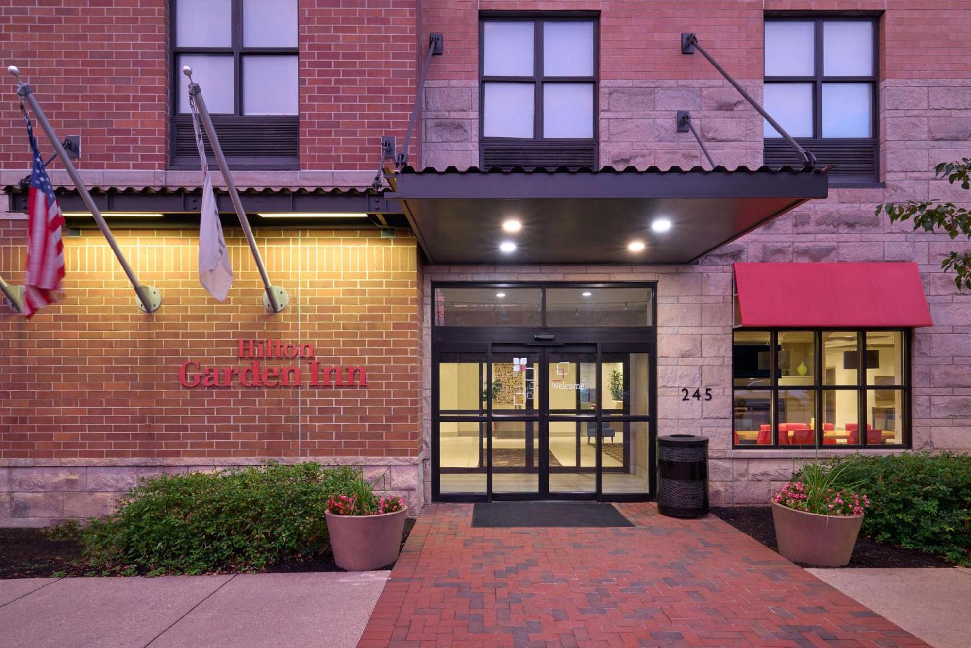 Hilton Garden Inn Bloomington Exteriör bild