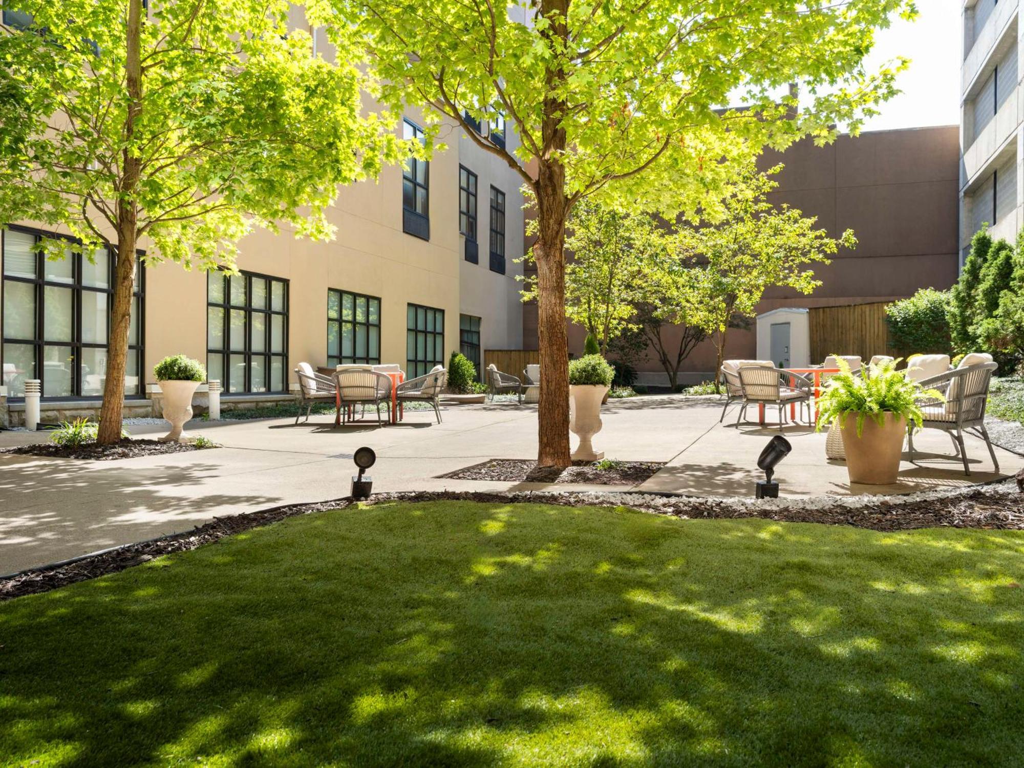 Hilton Garden Inn Bloomington Exteriör bild